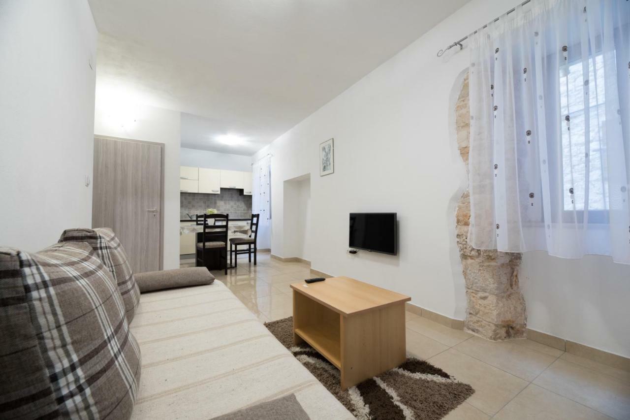 Apartment Elena Bale Zewnętrze zdjęcie